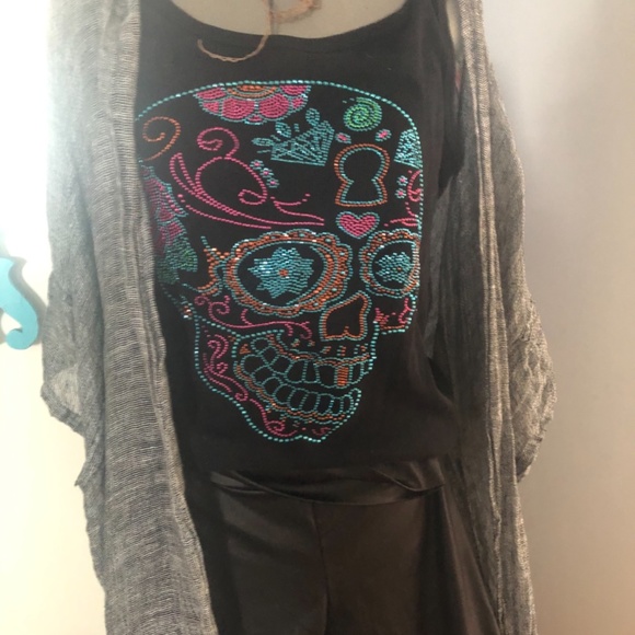 Shirt - Picture 3 of 4